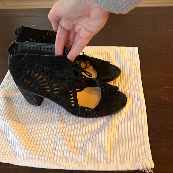 Vince Camuto open toed lace up sandal -worn a few times - Picture 2 of 4